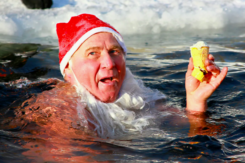 Фото Ели мороженое в проруби в мороз. Как Новосибирск пережил одну из самых холодных зим в истории –53°C 5